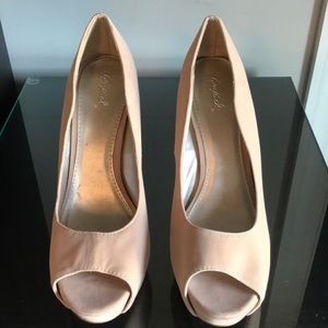 Qupid nude platform heels